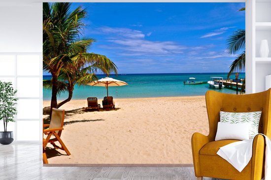 Papier peint - Papiers Papier peint photo - Les palmiers avec chaise de plage et parasol sur la plage de Bay Islands - Largeur 300 cm x Hauteur 240 cm