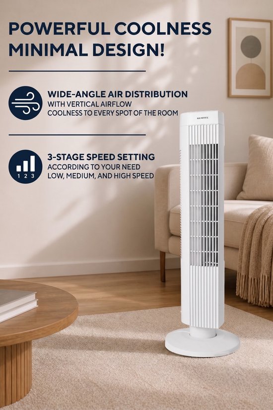 Witte staande ventilator van Kumtel met een slank ontwerp, geplaatst op een kleed in een woonkamer. Tekst: 'POWERFUL COOLNESS MINIMAL DESIGN!'