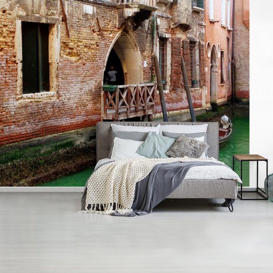 Behang - Fotobehang Grachtenpanden in Italië - Breedte 375 cm x hoogte 280 cm