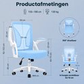 Productafmetingen van een blauwe bureaustoel met witte accenten, inclusief hoogte- en breedtematen.