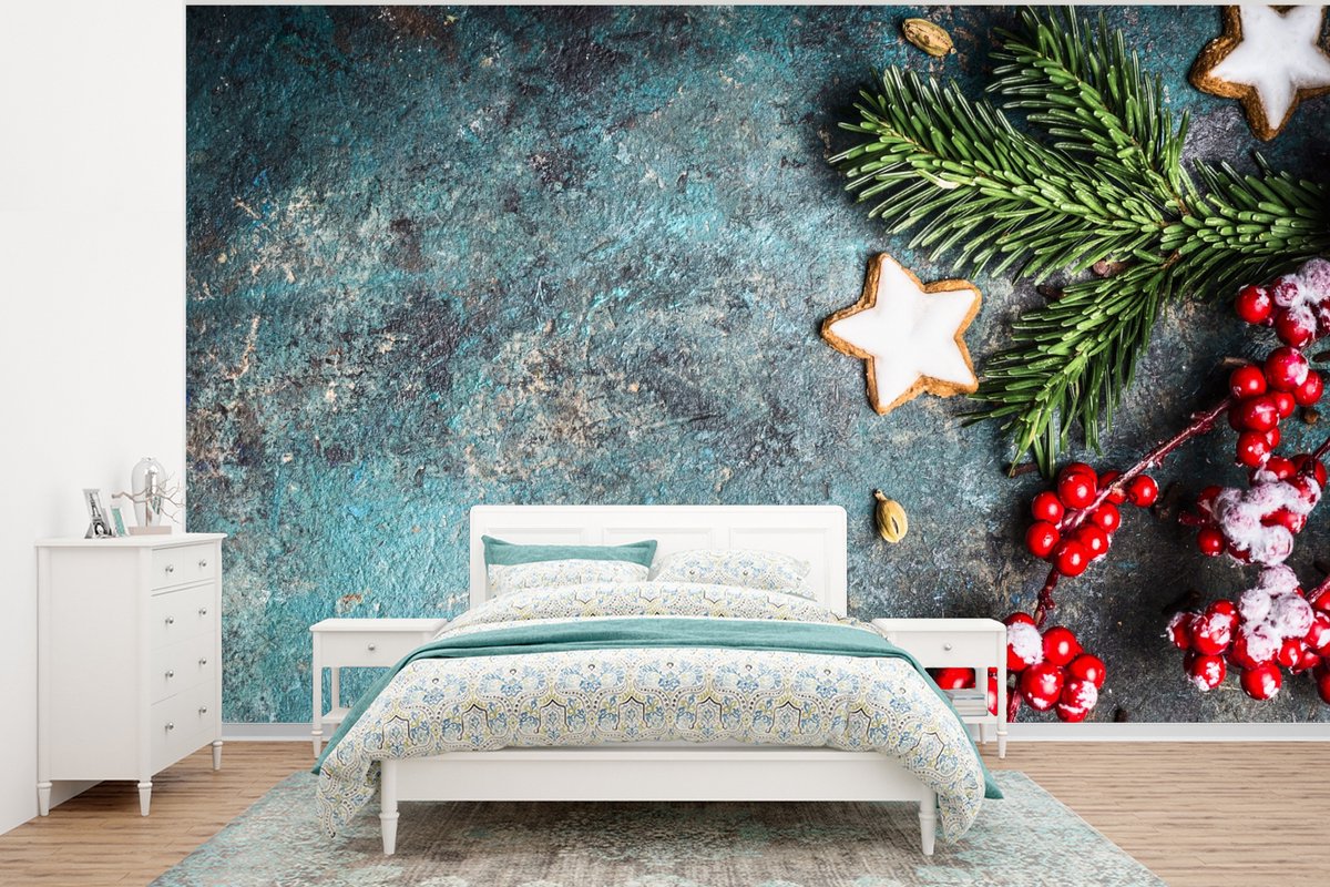 Behang - Fotobehang Kerst - Rustiek - Takken - Steranijs - Bes - Rood - Breedte 295 cm x hoogte 220 cm
