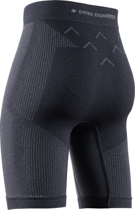 Short noir pour femme avec 'SWISS ENGINEERED' sur la ceinture et un motif détaillé sur les jambes.