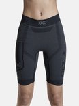 Short noir pour femme avec logo 'X BIONIC' sur la jambe, poche sur la hanche et structure respirante sur la ceinture.