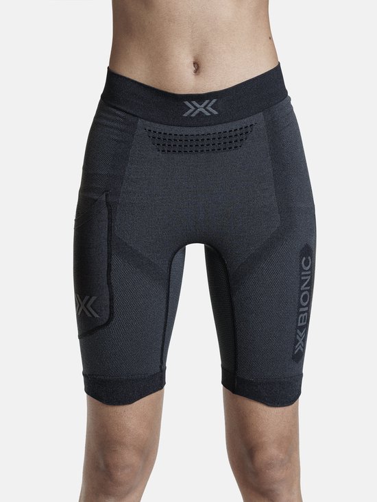 Short noir pour femme avec logo 'X BIONIC' sur la jambe, poche sur la hanche et structure respirante sur la ceinture.