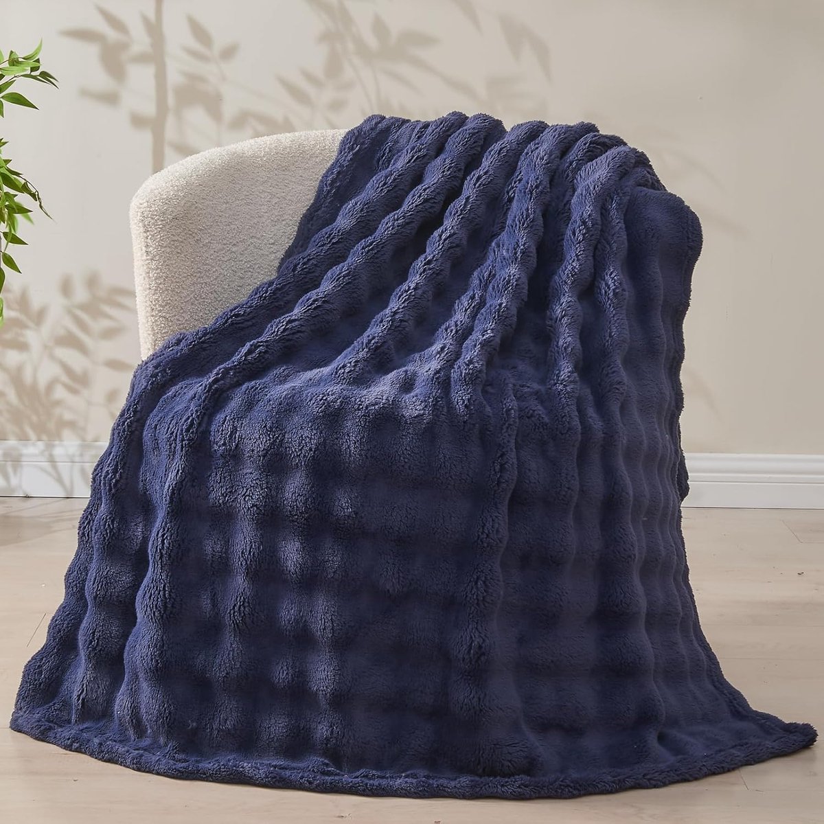 Knuffeldeken, pluizige fleecedeken, winter, warme pluche deken, luxe imitatiebont, licht, zachte deken voor bed en bank, 127 cm x 153 cm, marineblauw