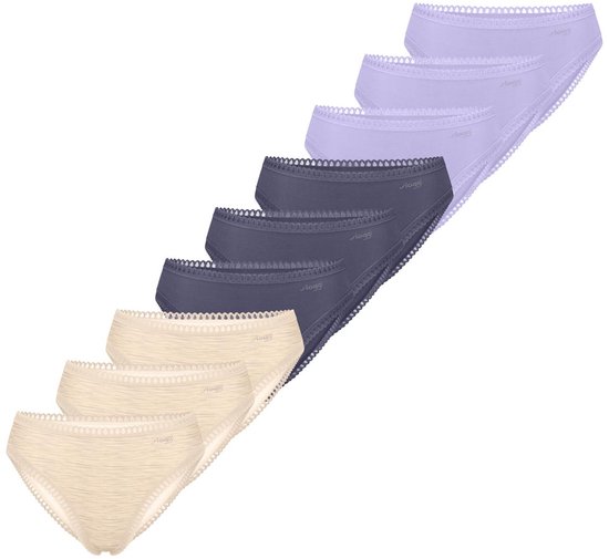 Pack de 9 culottes Sloggi violettes, gris foncé et beige clair avec devant rayé.