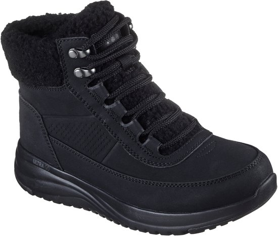 Zwarte Skechers laars met veters, bontkraag en "Ultra Go" op de zool.