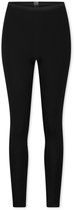 Zwarte legging, staand op witte achtergrond.