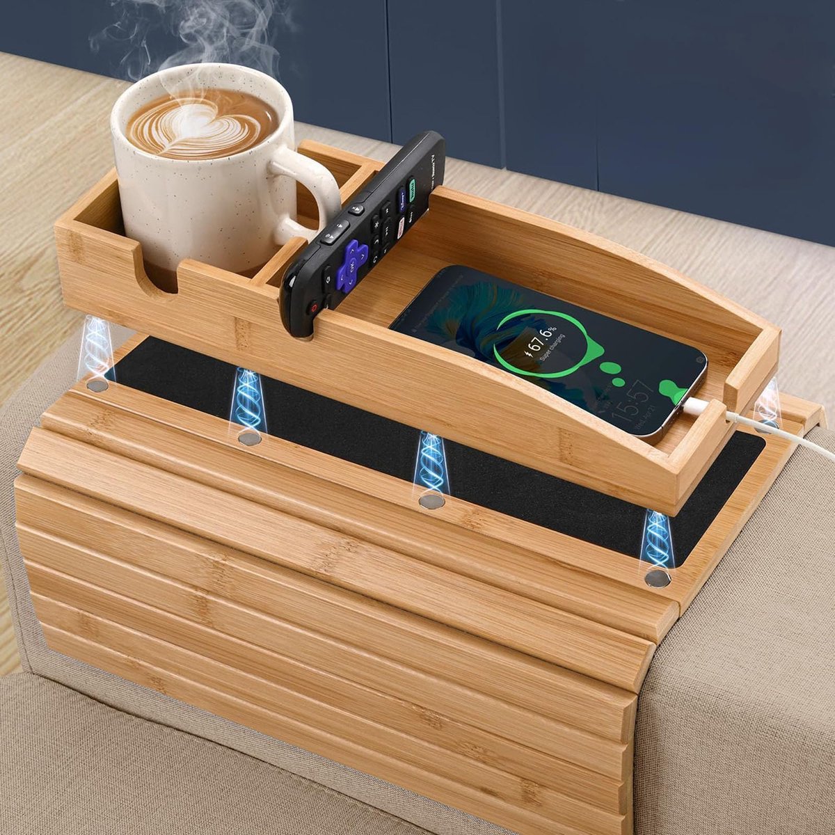 Dienblad, magnetisch afneembaar dienblad met bekerhouder en mobiele telefoonhouder, antislip vilten basis, opvouwbare bankarmtray voor snacks, afstandsbediening en mobiel