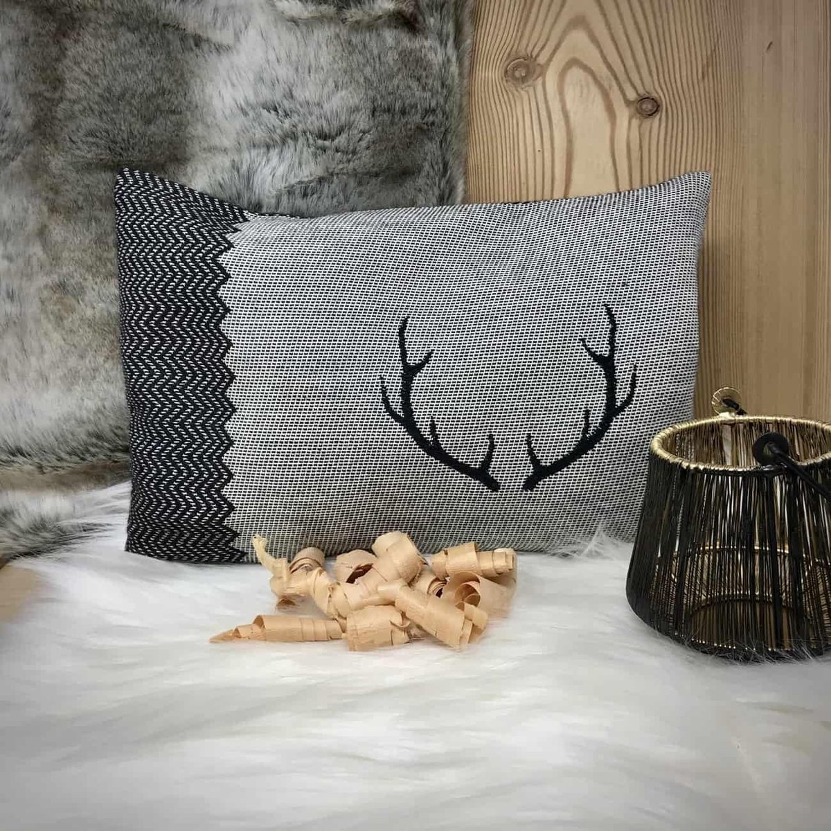 Wellnesskussen met zirkoniavlokken - jacquard van merinowol en katoen - vakmanschap uit Zuid-Tirol - Tiroolse stijl - herten cora, 35 x 22 cm