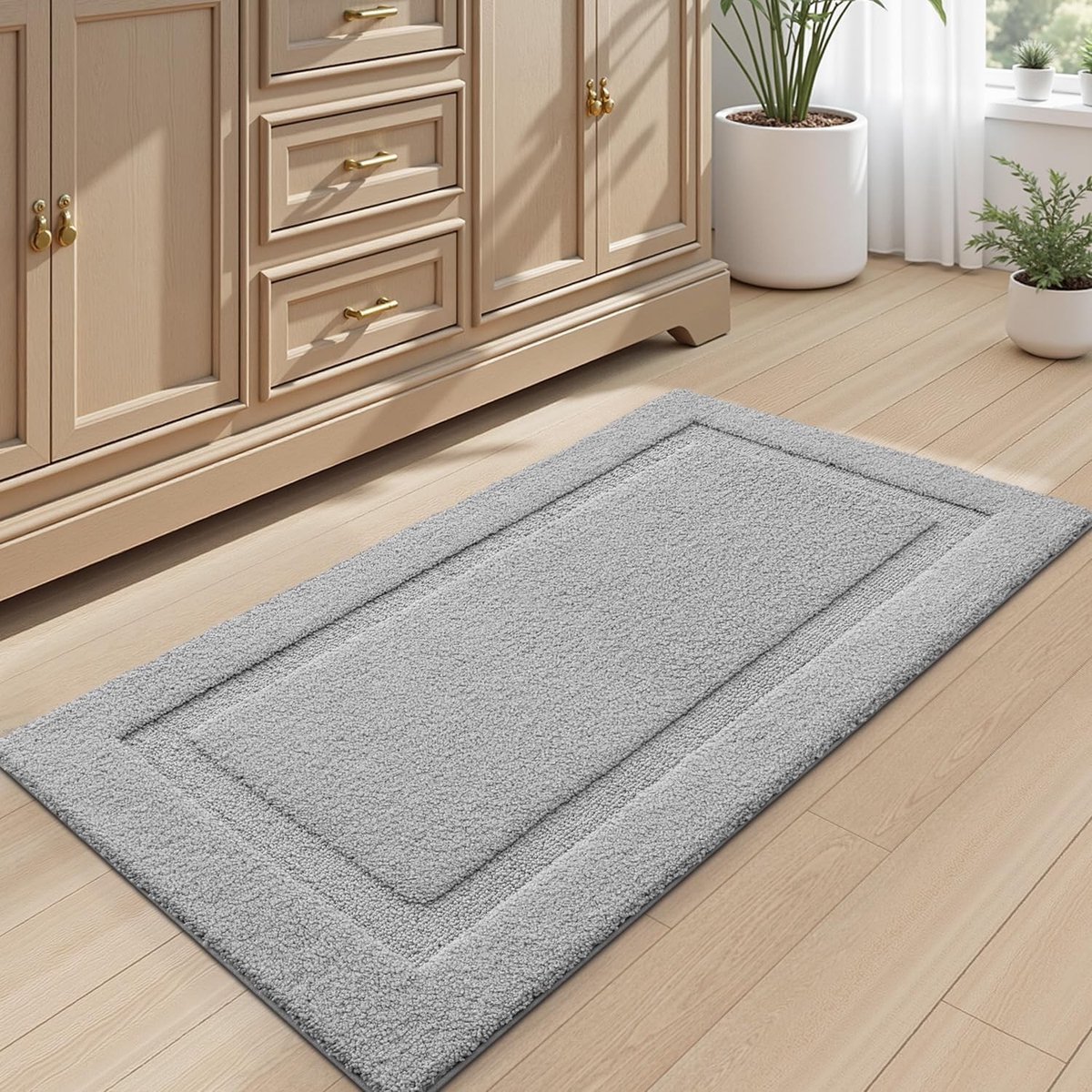 Omgoods - Antislip Badmat van Microvezel, Zacht en Absorberend, Lichtgrijs 60 x 110 cm