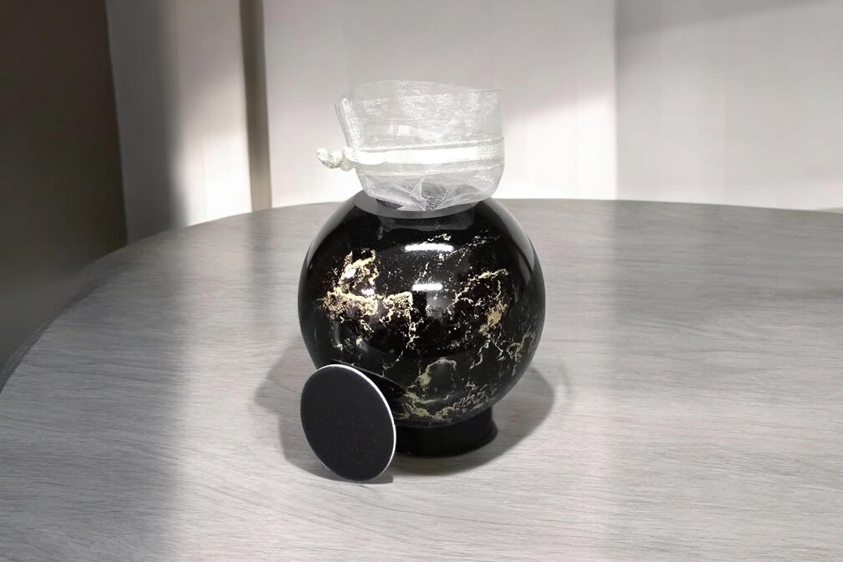 SnelShoppen - Terroso Mini Urne met Kandelaar, Elegante Glas Urne voor Geliefden en Huisdieren, 200 ML, Zwart/Goud, Perfect voor Herinneringen en Herd