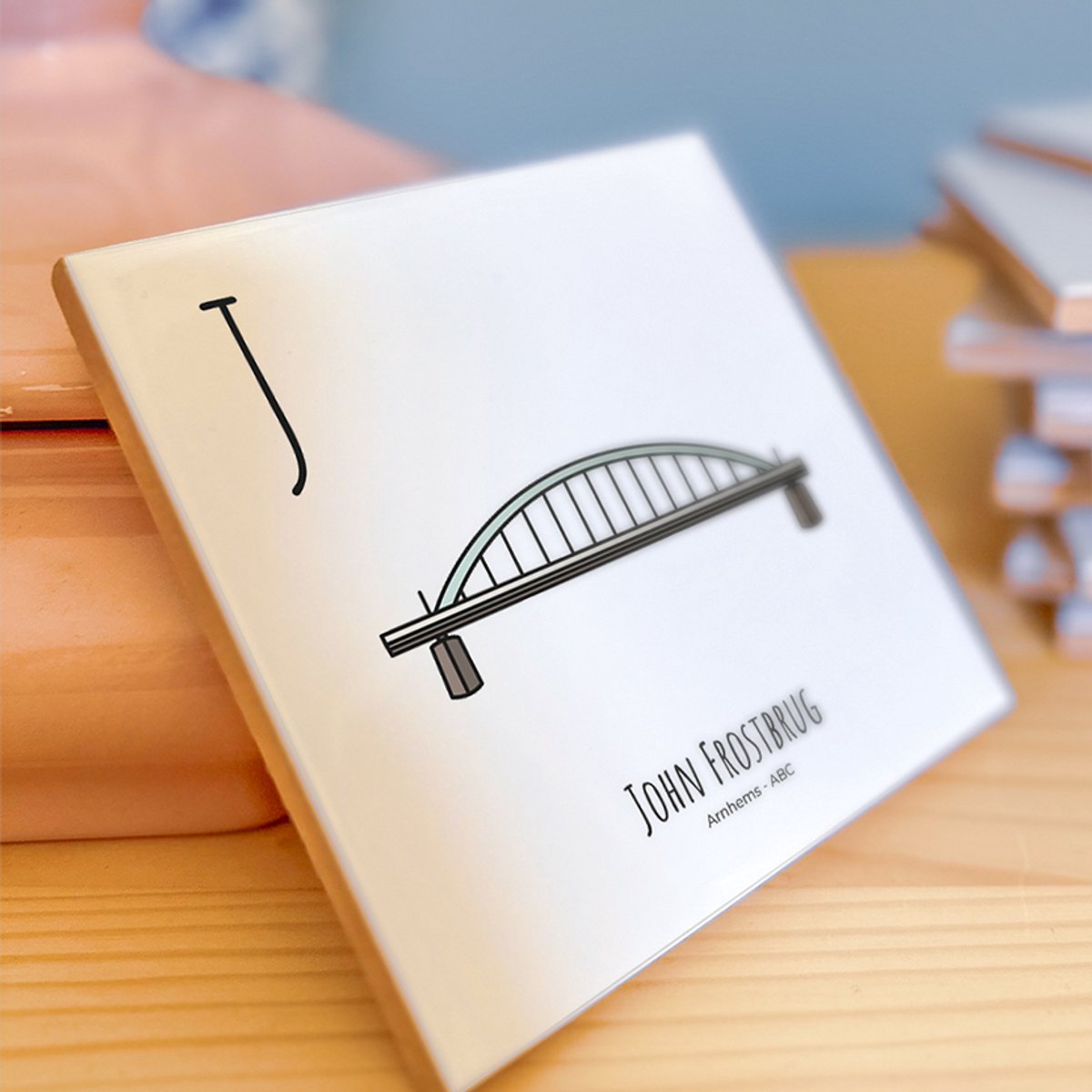John Frostbrug - ABC tegeltje Arnhem - Keramiek met Handgetekende Illustratie - Wanddecoratie - Woondecoratie - Relatiegeschenk - Souvenir - 10,8 x 10,8 cm