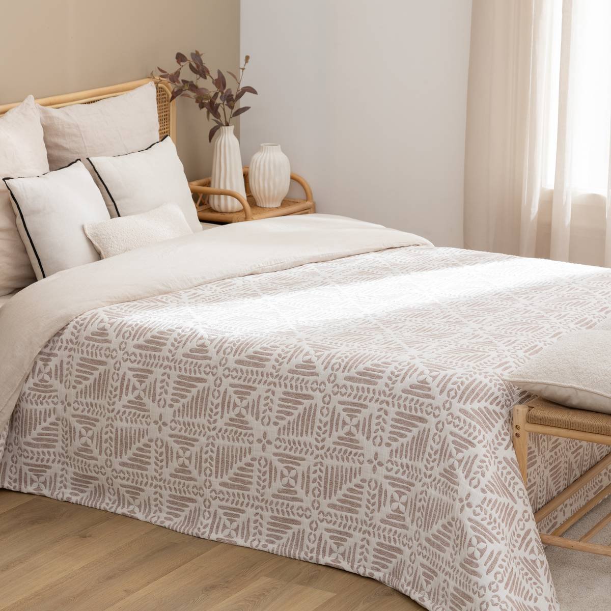 Gewatteerde sprei met etnisch motief