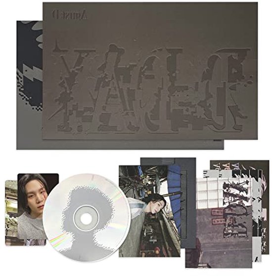 Set d'album Agust D D-Day. Comprend un photobook avec texte en relief, CD, cartes photo et affiches aux designs artistiques.