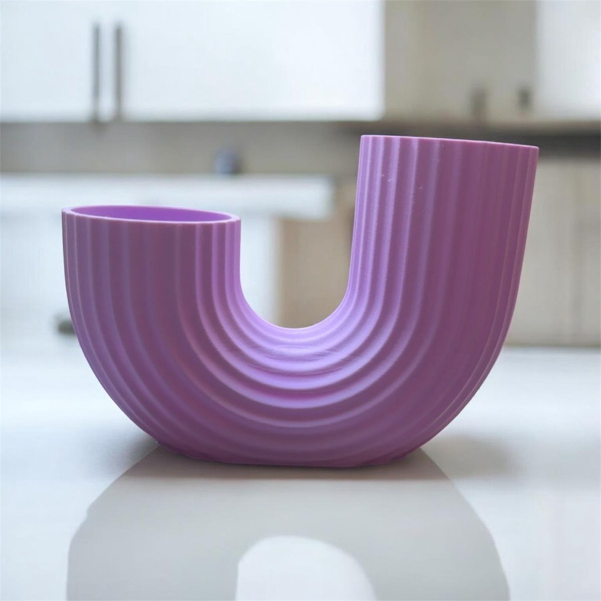 printlab3D Moderne U-Vorm Keramische Vaas met Reliëf – Decoratieve Bloemenvaas voor zacht lila zacht paars