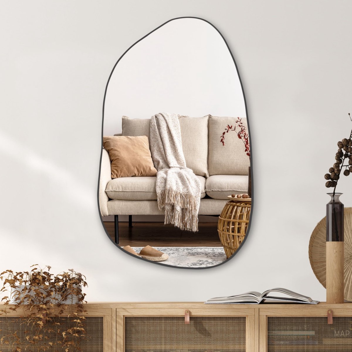 Omgoods - Asymmetrische Wandspiegel met Modern Ontwerp in Zwart