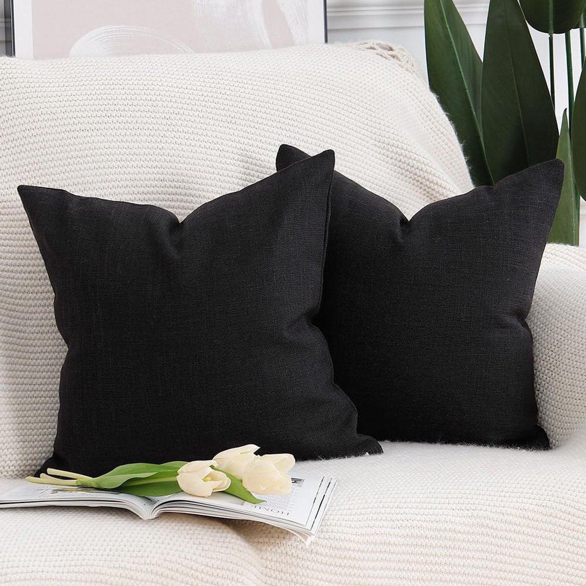 Omgoods - Set van 2 Kussenhoezen van Linnen - Zachte Decoratieve Hoes 65x65 cm in Zwart