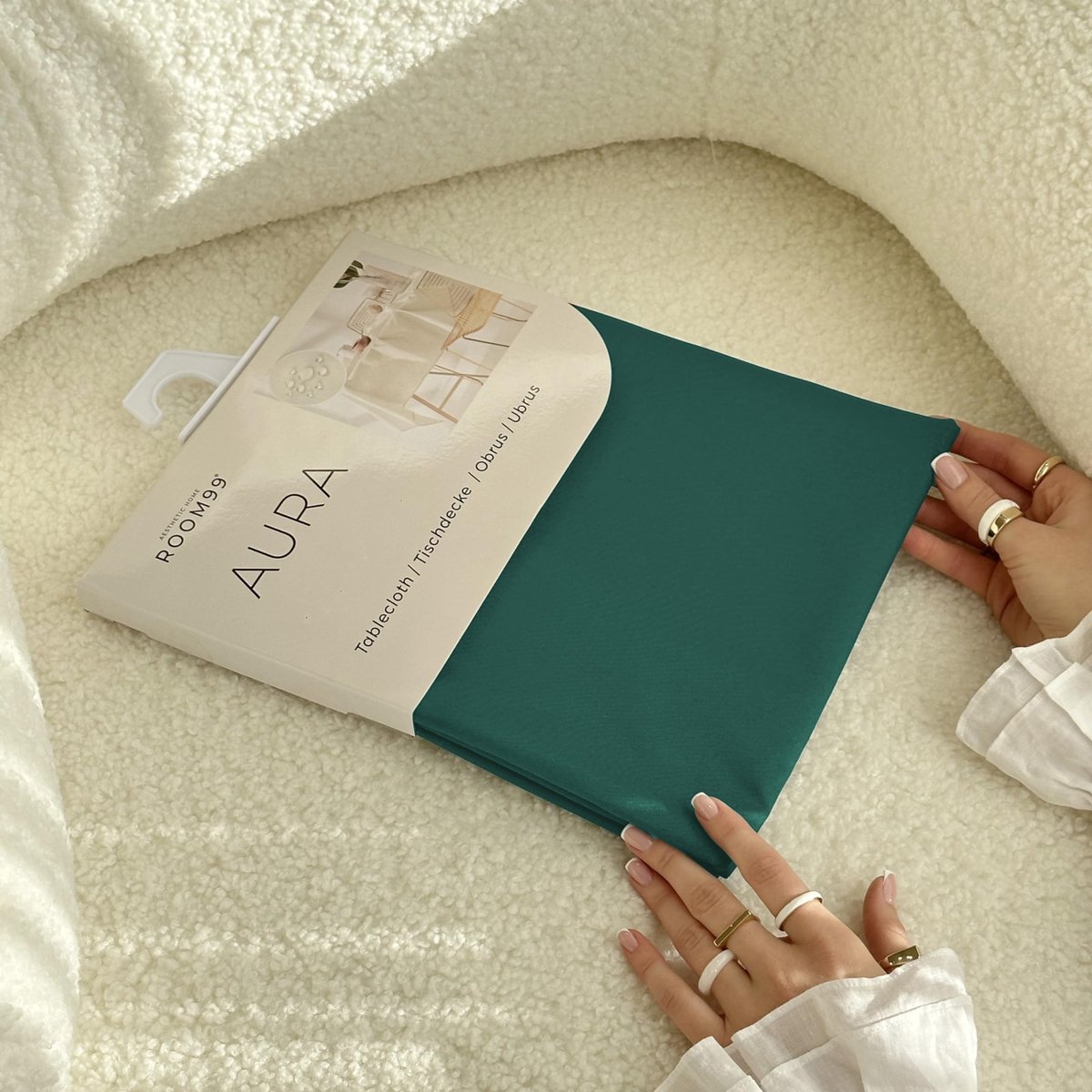 Omgoods - Aura Tafelkleed 140 x 260 cm, Water- en Vlekbestendig in Bottle Green