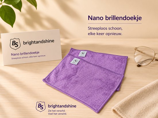 Twee paarse nano brillendoekjes, één groter dan de ander, met het 'Bs brightandshine' logo. De tekst 'Nano brillendoekje' is ook zichtbaar.
