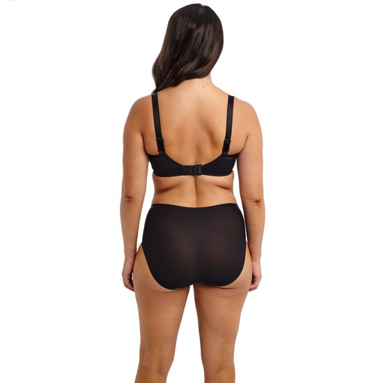 Achterkant van een model in een zwarte bh met beugel en een bijpassende zwarte slip met hoge taille.