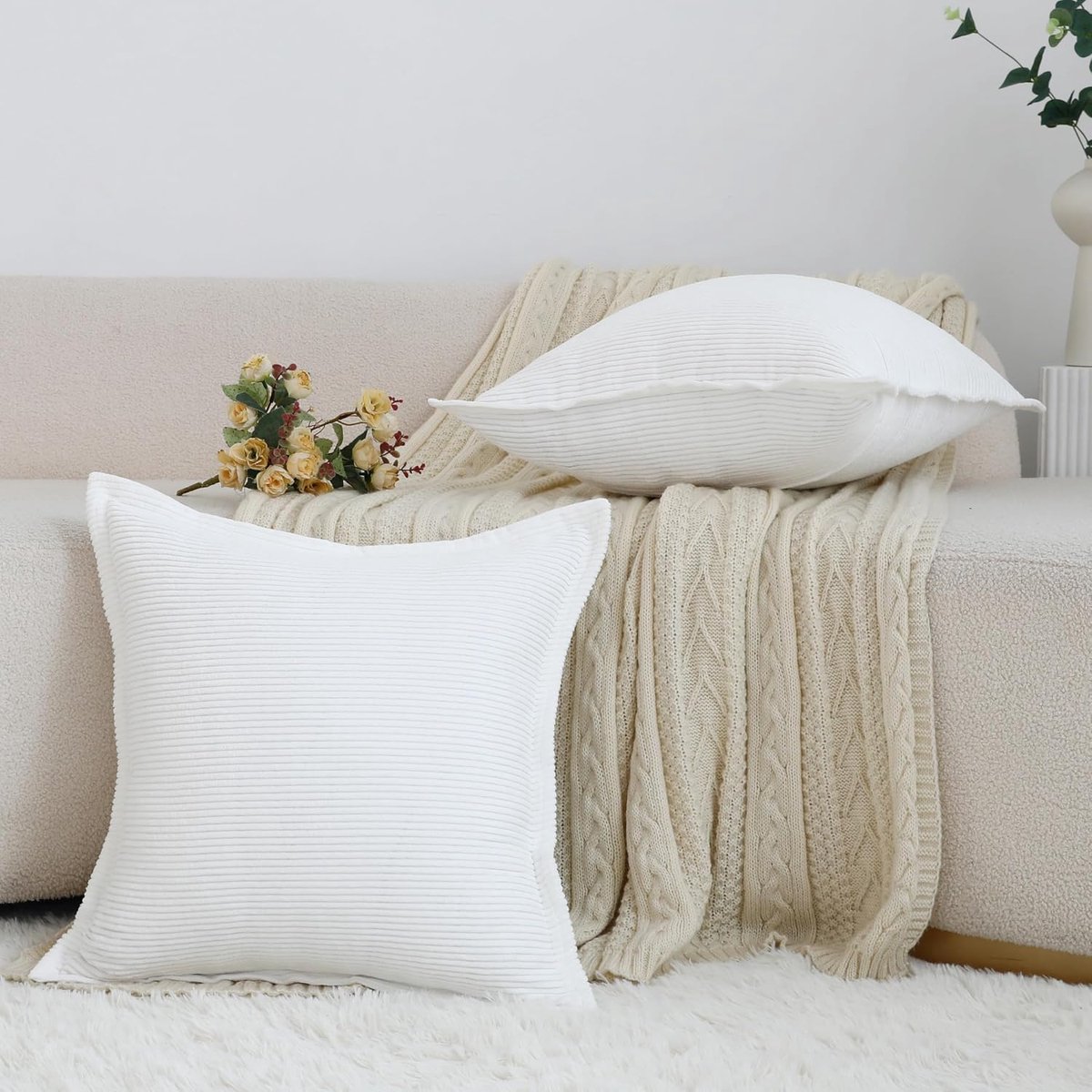 SnelShoppen - Set van 2 Witte Corduroy Sierkussens 45 x 45 cm met Gestreept Patroon, Zachte Randen voor Sofa en Slaapkamer, Ideaal voor Feestdecoratie
