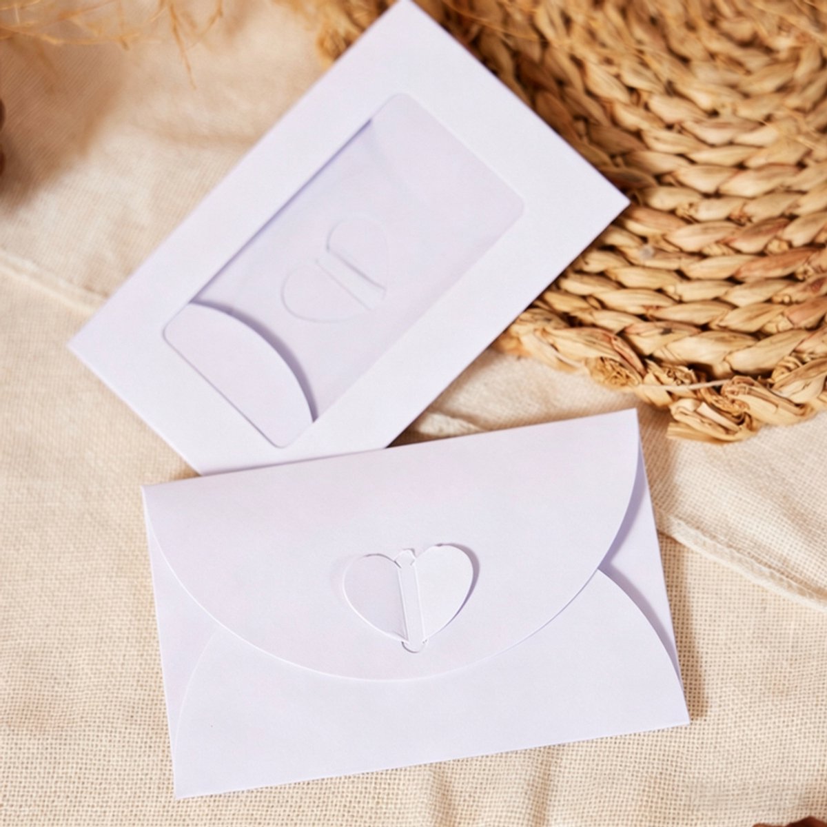 Envelope Set – 20-Piece Set – Heart-Shaped Envelopes – Heart-Shaped Flap – Thickened Material – Transparent Window Design – Suitable for Greeting Cards and Invitations – 10.5 x 7 cm