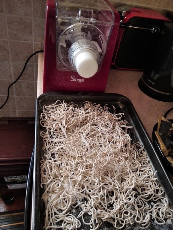 Automatische Pastamachine met 26 Opzetstukken voor Zelfgemaakte Verse Pasta — afbeelding 2