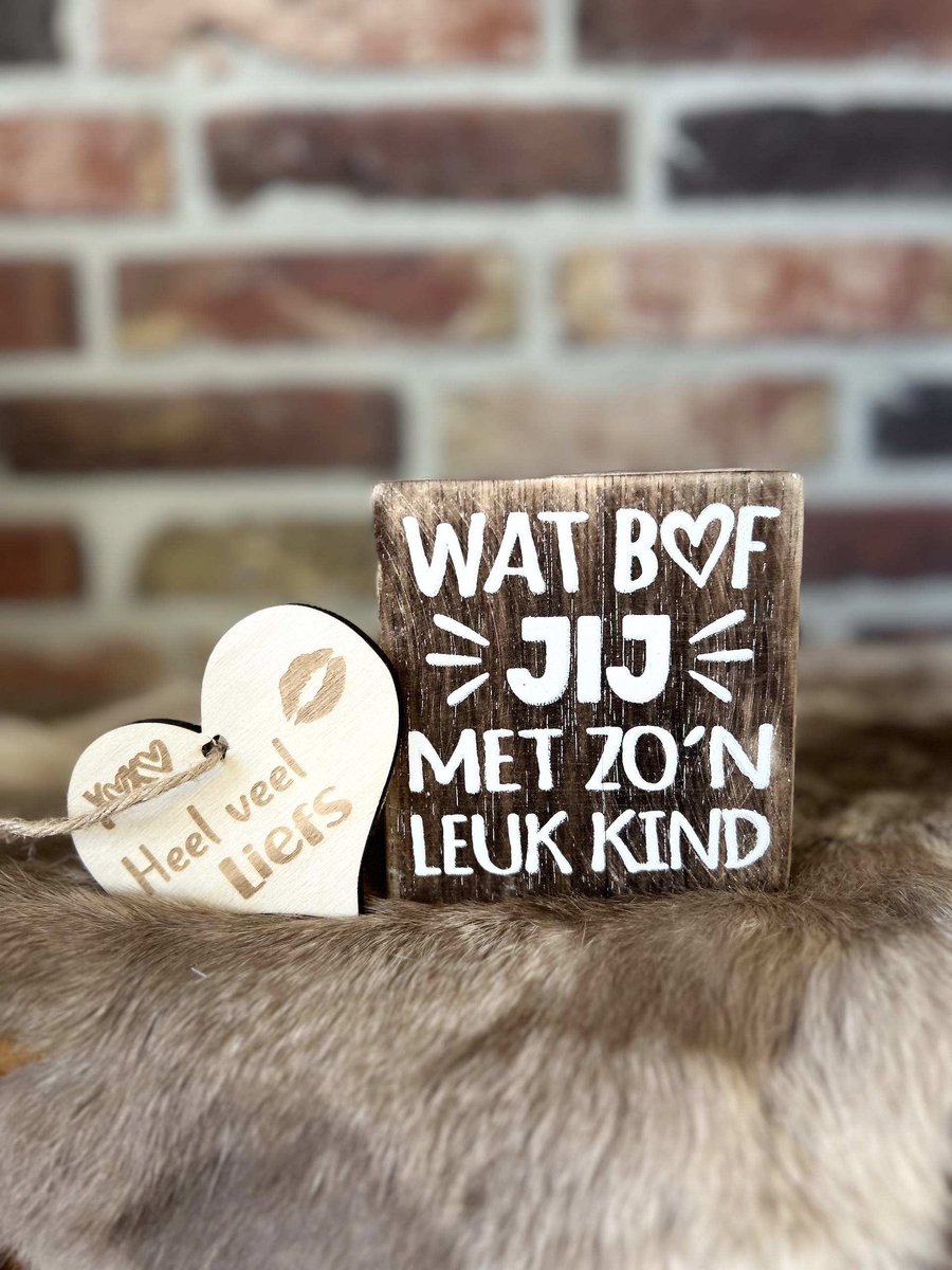 Creaties van hier – tekstblok - 10x10cm - wat bof jij - natural - met houten hartje