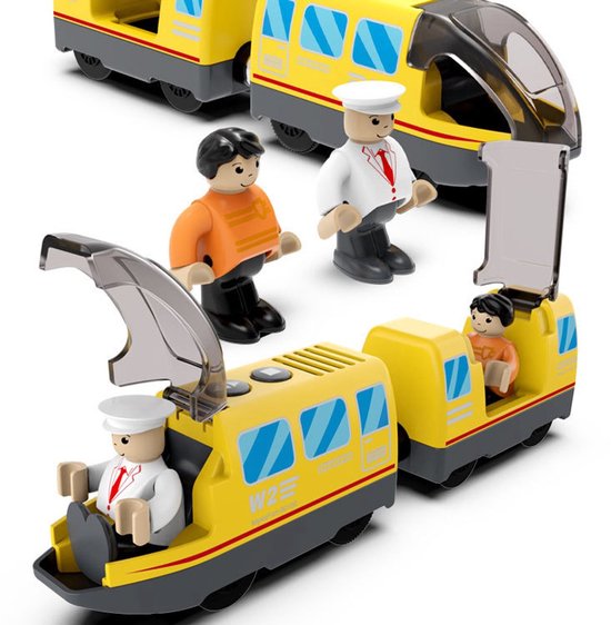 Gele trein met ramen en twee figuren, één met pilotenmuts en rode stropdas.