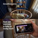 Boven: baby in ledikant met 88 graden hoek. Onder: ouder gebruikt babyfoon die melding geeft.