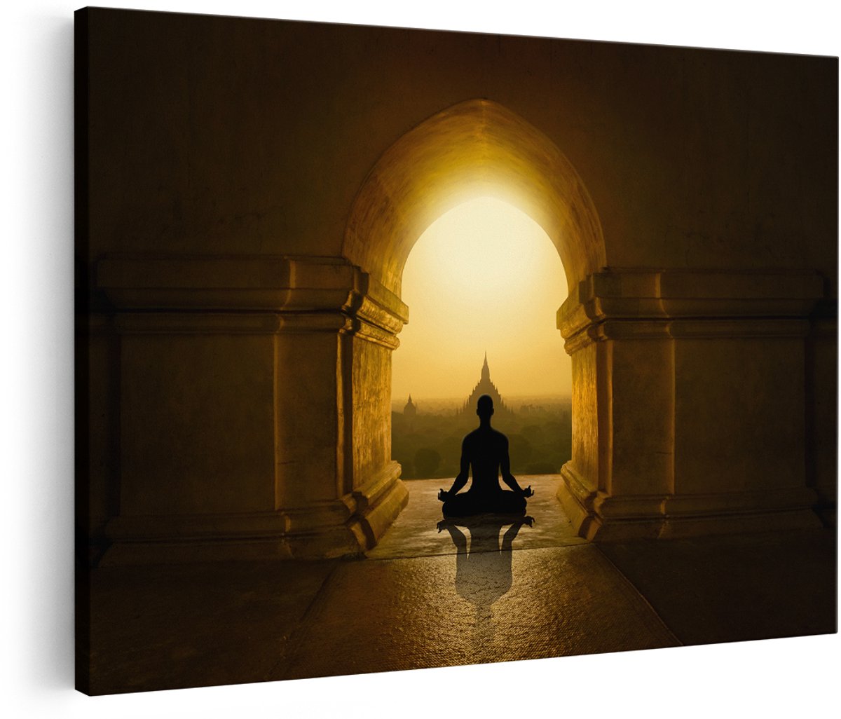 Artaza Canvas Schilderij Man Doet Yoga In Een Boeddha Tempel - 180x120 cm - Groot - Wanddecoratie Woonkamer - Schilderijen - Muurdecoratie