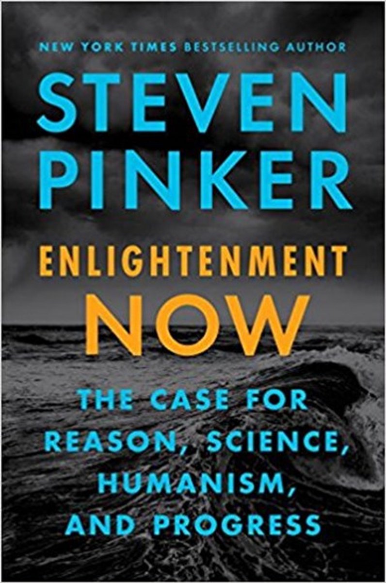 Boekcover van 'Enlightenment Now' door Steven Pinker, met een donkere, stormachtige lucht en woeste golven. De titel is in blauwe en oranje letters.
