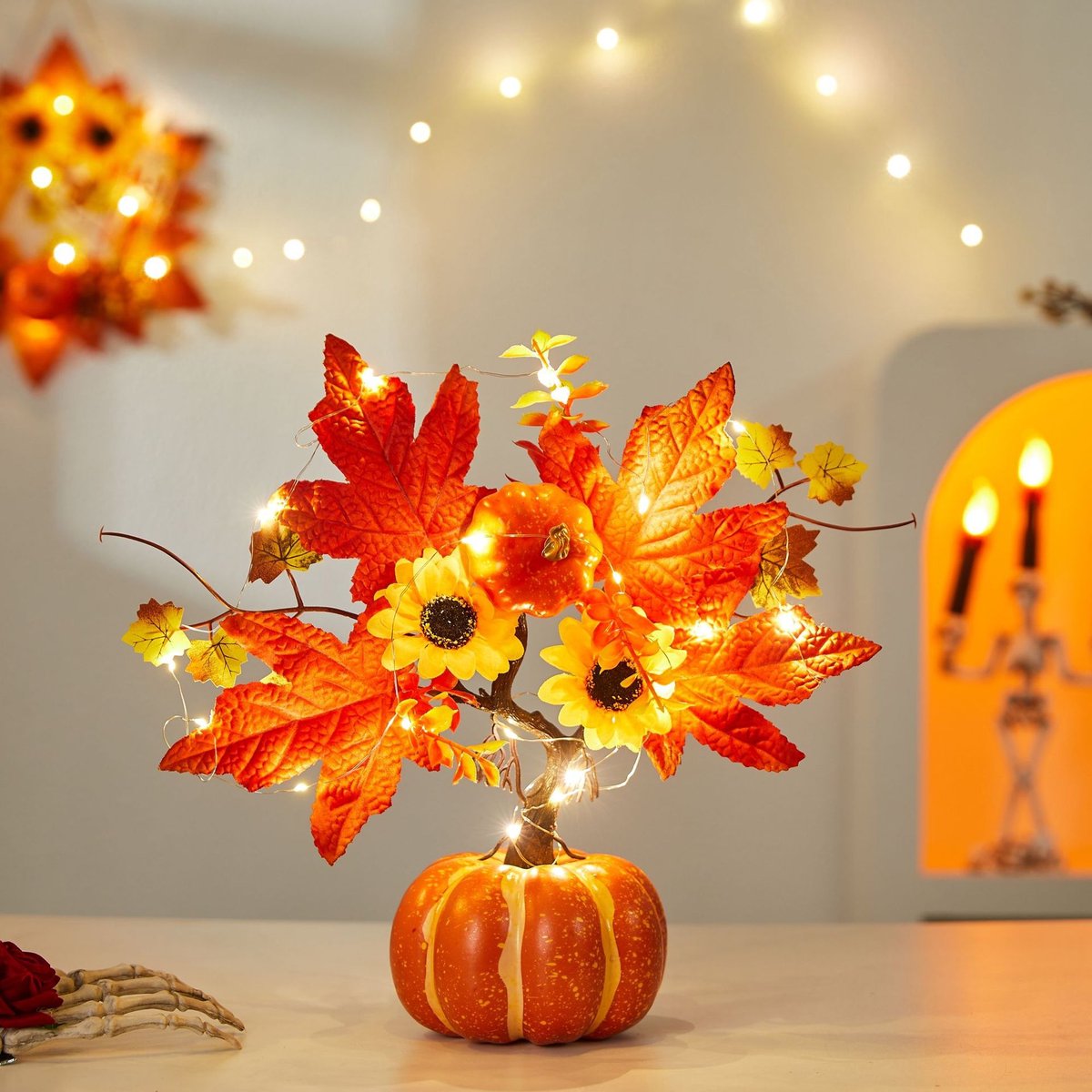 Lichtgevende Herfst Tafeldecoratie – Pompoenboom met Rode Bessen en Esdoornbladeren – 36x32 cm – Incl. Verlichting – Voor Halloween en Oogstfeest