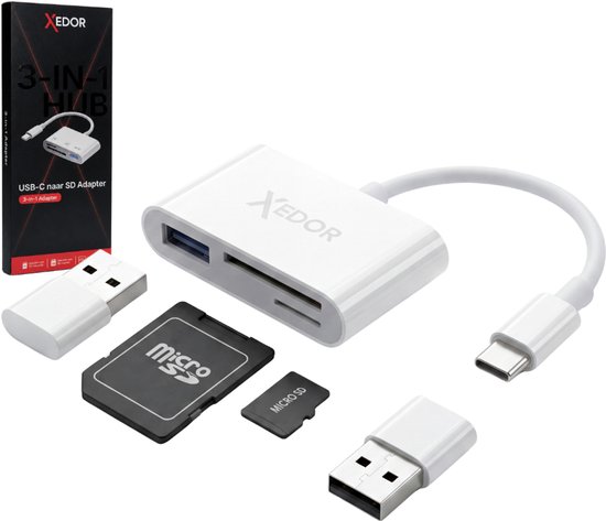 Een witte Xedor 3-in-1 hub met USB-A poort, SD-kaart slot, Micro-SD slot. Inclusief USB-A adapter, Micro-SD kaart en verpakking.