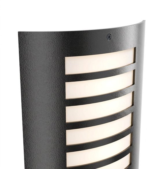 Zwarte gebogen buitenwandlamp met horizontale lichtstrips en bewegingssensor.