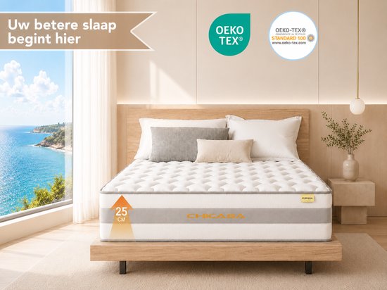 Matras van 25 cm van CHICASA in een slaapkamer met uitzicht op zee. Met OEKO-TEX label en een oranje markering '25 CM'.
