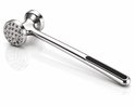 Marteau à viande en inox brillant avec un côté texturé et un côté lisse, avec une bande noire sur le manche.