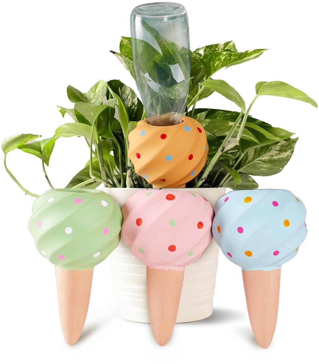 Set van 4 terracotta zelfwaterende plantenprikkers voor automatische bewatering van potplanten, ideaal voor binnen- en buitengebruik