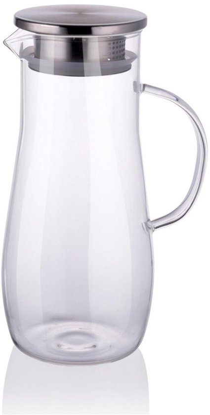 Carafe en verre vide avec couvercle en métal et poignée.