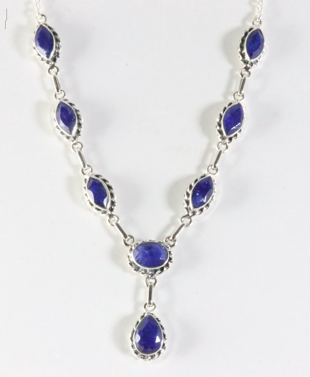 Bewerkte zilveren ketting met blauwe saffier