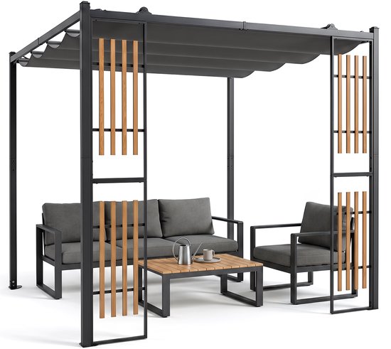 Pergola avec canapé et fauteuil en tissu gris, lattes en bois sur les côtés, cadre en métal et auvent rétractable.