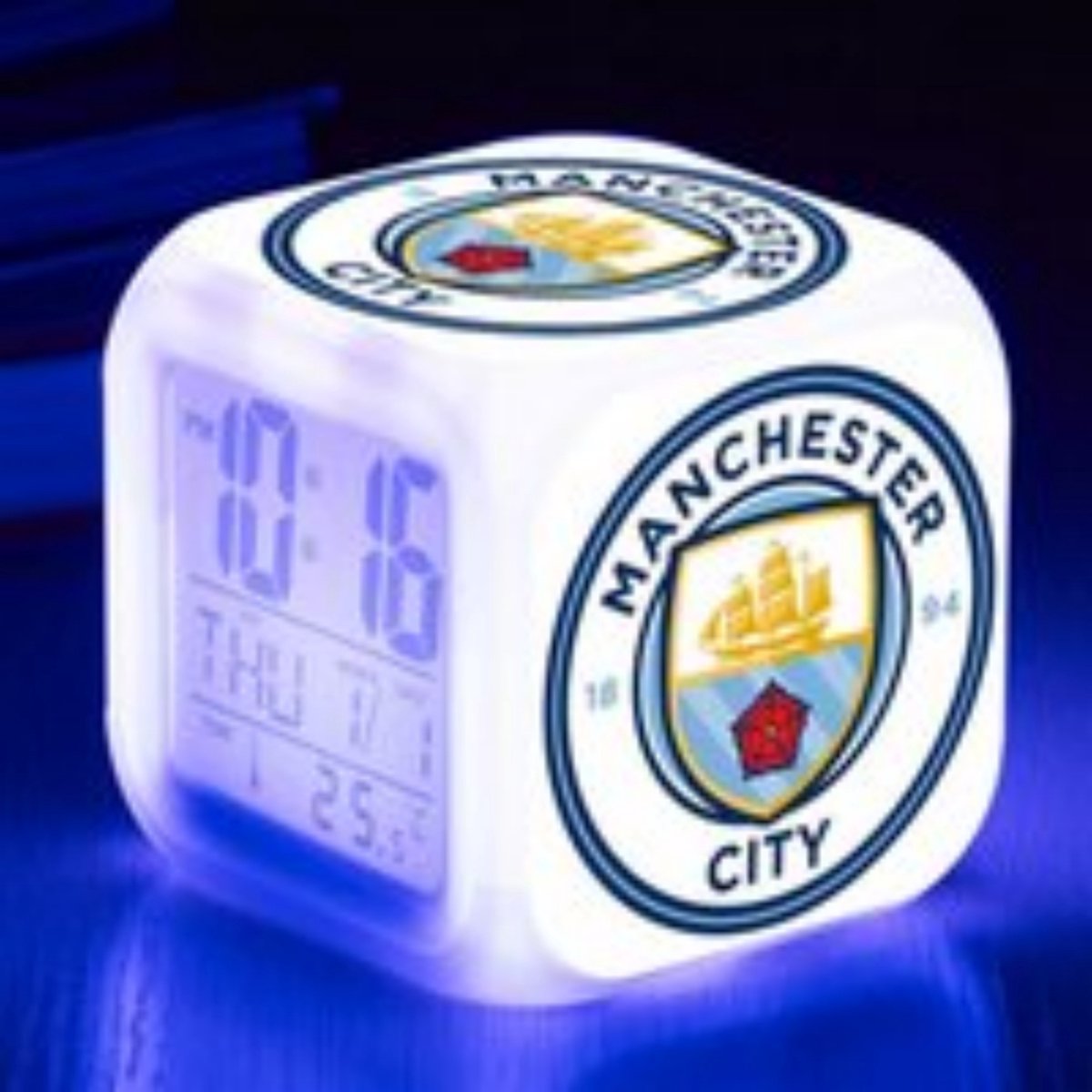SSTRWGOOD Wekker - Digitale Alarmklok met Temperatuur en Datumweergave - LED Kleurenlicht en Sluimerfunctie - Geschikt voor Slaapkamer en Nachtkastje - Kunststof - 8x8x8cm - Batterijgevoed (Batterijen Niet Inbegrepen)