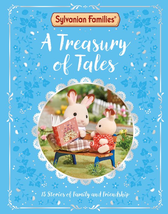Sylvanian Families : Un trésor d'histoires. Deux lapins sont assis sur un banc et lisent un livre.