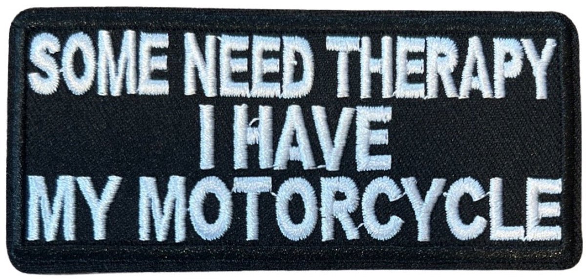 Strijkpatch Some Need Therapy – Motorcycle Iron-On Patch 10.1 cm / 4.8 cm / Zwart Wit