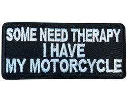 Strijkpatch Some Need Therapy – Motorcycle Iron-On Patch 10.1 cm / 4.8 cm / Zwart Wit