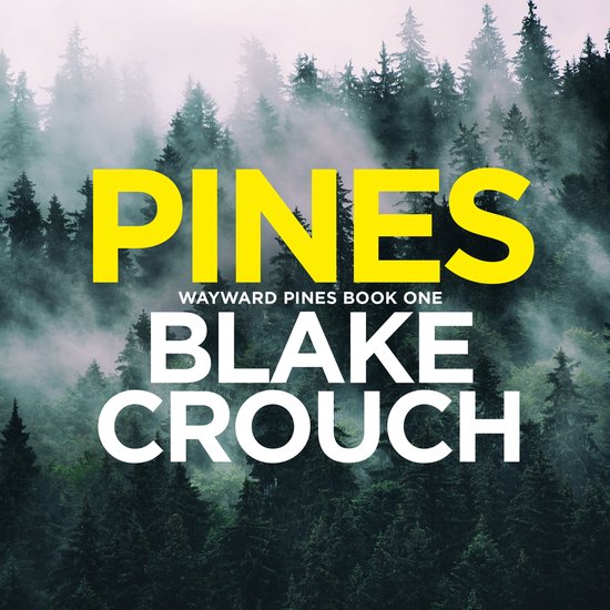Couverture du livre : PINES Wayward Pines Book One Blake Crouch. Un paysage forestier brumeux avec le titre en lettres jaunes.