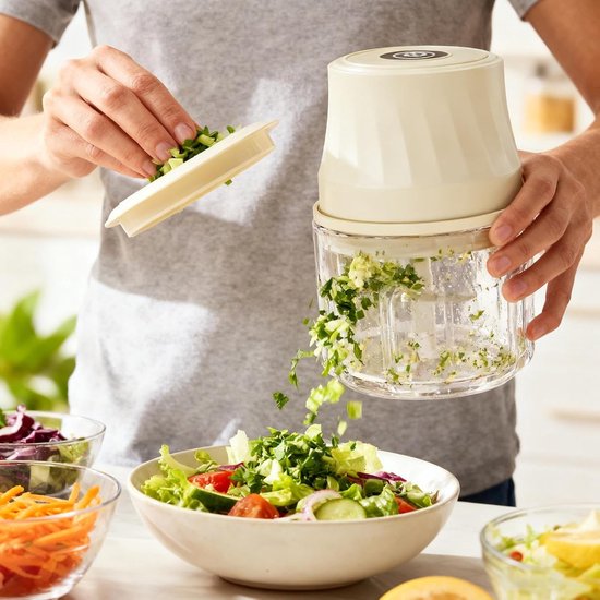 Mini Keukenmachine - Voedsel Snijder - Snel Ingrediënten Hakken - Draadloos Veiligheidsslot - 350ml Capaciteit - Crèmekleurig van MINI — afbeelding 3