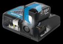 Makita DC18RC lader met turquoise laadstation. Een 14.4V 3.0Ah accu is geplaatst. De binnenkant is zichtbaar met elektronica en ventilator.