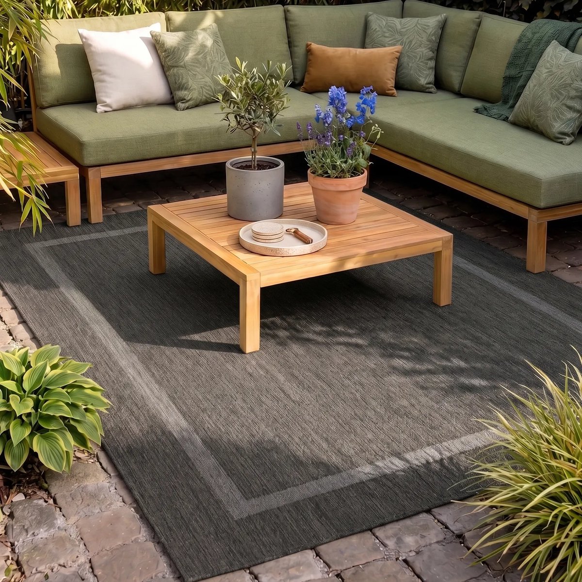 Flycarpets Capri Buitentapijt - Buitenkleed - Vloerkleed Voor Binnen & Buiten - Weer en UV bestendig - Perfect voor Balkon, Terras en Serre - Zwart - 160x230 cm